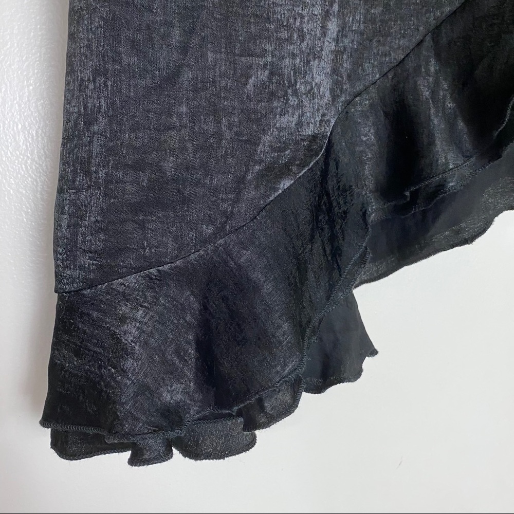 🌟Boohoo NWT Satin Asymmetric Ruffle Skirt Size 4 - Picture 3 of 8